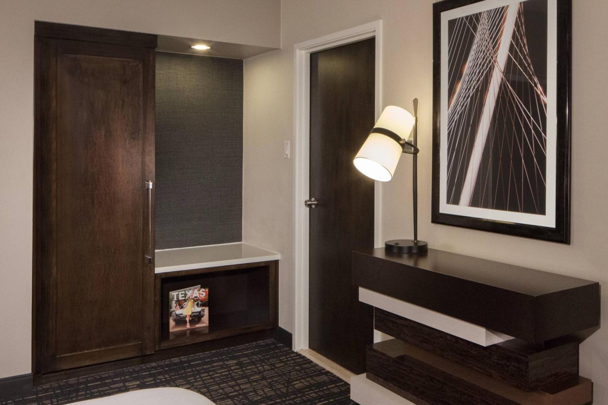 Dallas Marriott Suites Medical/Market Center Zewnętrze zdjęcie
